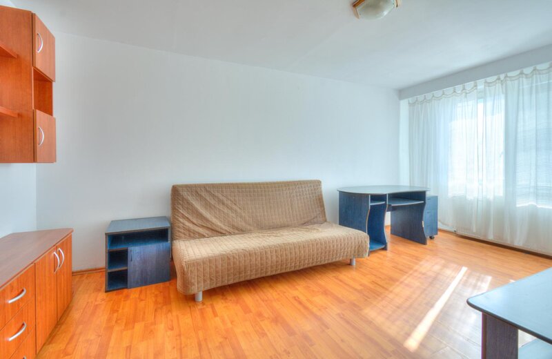 Iancului, metrou 3 min., apartament 2 camere decomandat.