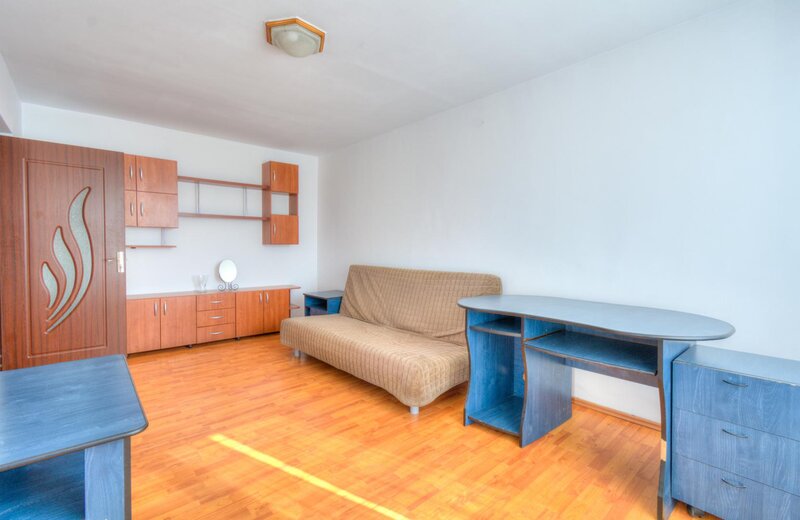 Iancului, metrou 3 min., apartament 2 camere decomandat.